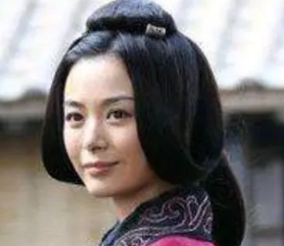  卞夫人与曹丕是什么关系？是曹丕生母吗？