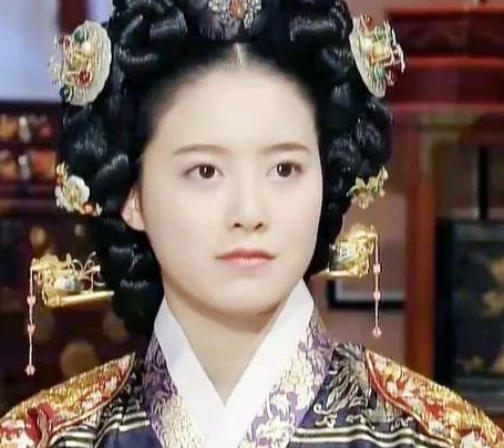 废妃尹氏比成宗大几岁？两人年龄相差很大嘛？