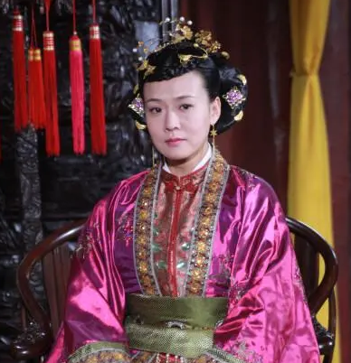 王恭妃比万历大了多少岁？两人年龄相差很大嘛？