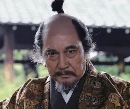   立花宗茂能恢复领地的原因是什么？靠的是什么？