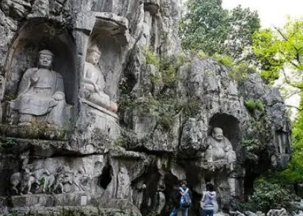 杨琏真迦雕像在什么地方？为什么不去掉？