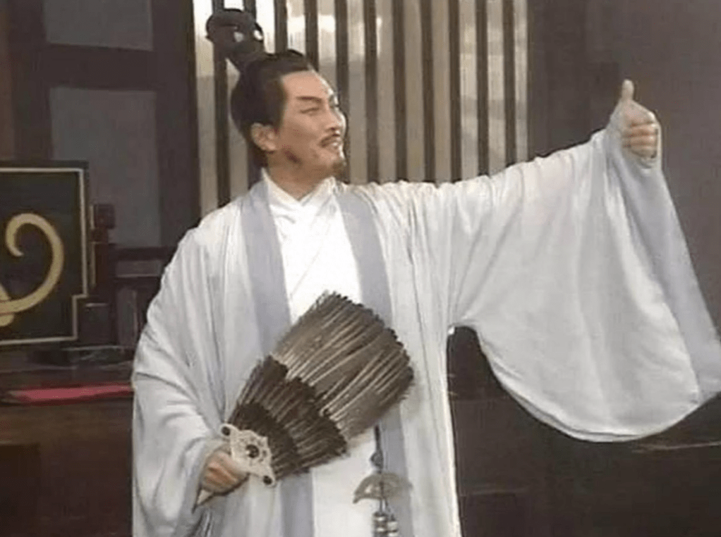 诸葛亮杀了一位举世奇才，提拔一位无名小兵，16年后拯救了蜀国江山