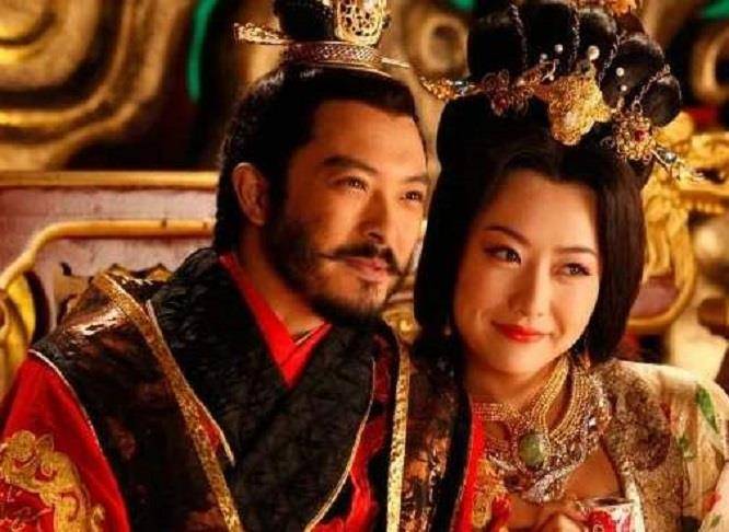 宣华夫人曾指控杨广对她进行非礼行为。在杨广登基后，他是如何处理宣华夫人的？