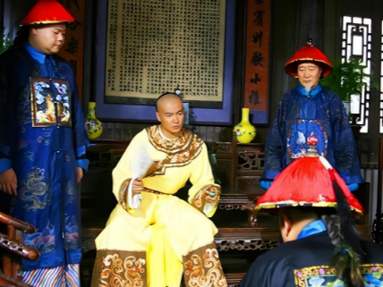 乾隆打压为何鄂尔泰和张廷玉？乾隆的目的是什么？