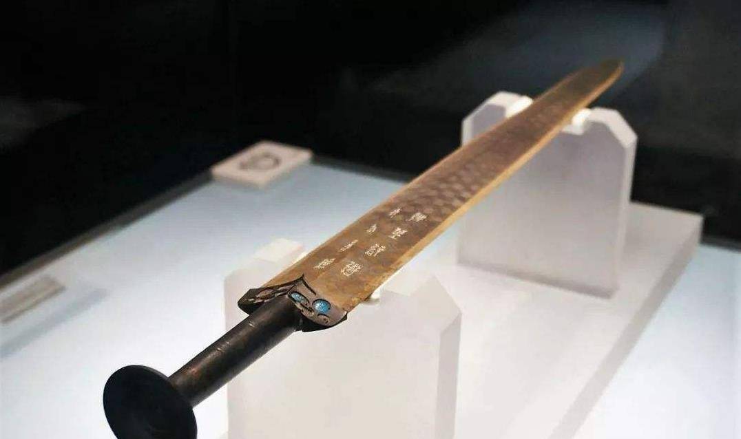浙江的越王勾践剑为何会在湖北荆州出土？专家的答案揭开真相