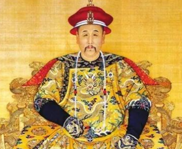胤祕和乾隆谁的年龄更大？他们是什么关系？