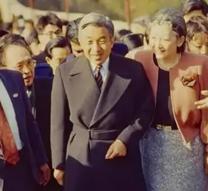 日本天皇和中国的区别是什么？地位是什么样的？
