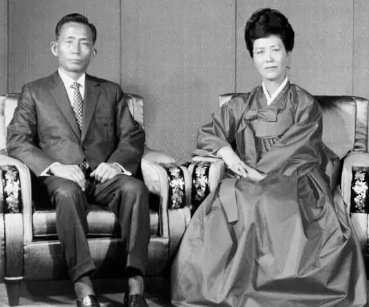朴正熙的妻子陆英修的结局是什么？陆英修是怎么死的？