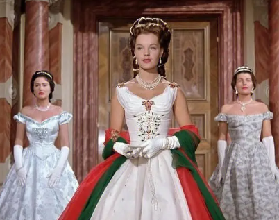 茜茜公主的童年生活是怎样的？她经历了什么？