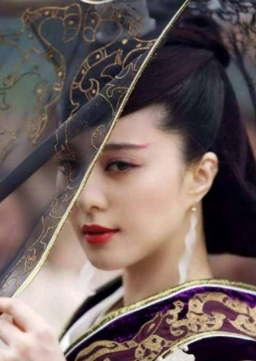 杨戬和雷震子未能对妲己采取行动，为何姜子牙有勇气这样做？他的底气源自何处？