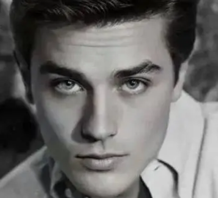 阿兰德龙是什么身份？他的一生有多少个女人？