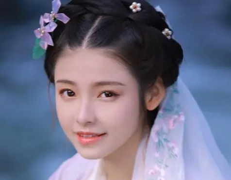  吴藻喜欢男装的原因是什么？发生了什么？