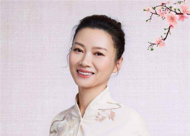 美女教授杨雨，自比当代李清照：嗜酒、好赌且偏好异性