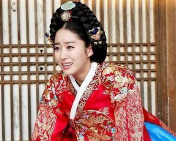 仁粹大妃和废妃尹氏是什么关系？她们有何联系？