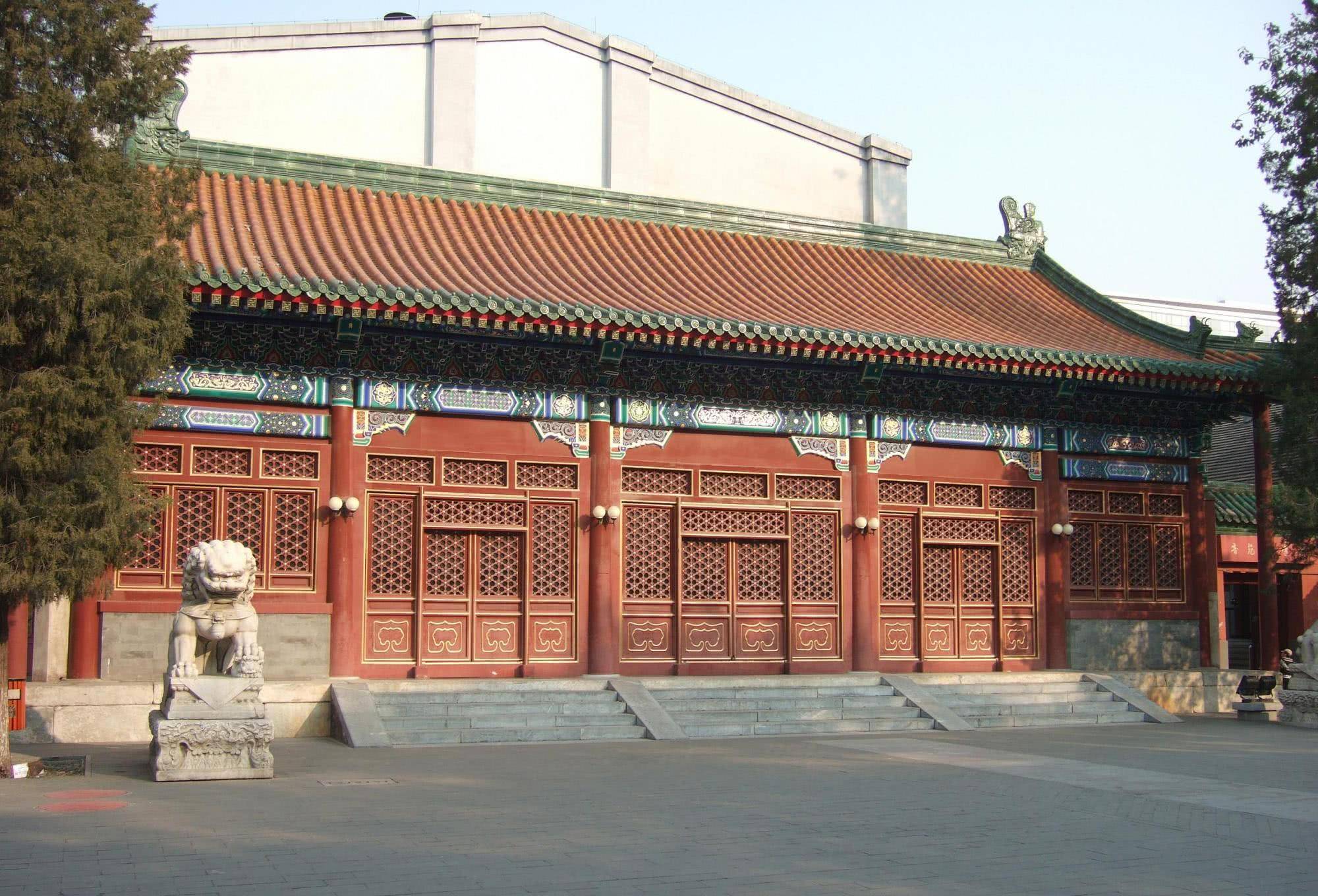 末代公主摆摊出售古董，马未都展示珍品官窑，她却毫无反应