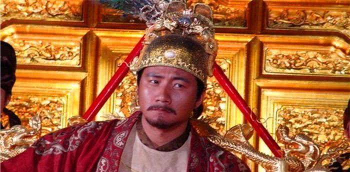 朱元璋深夜审阅奏章，宫女送上热粥，朱元璋却下令杀死她 - 历史新知