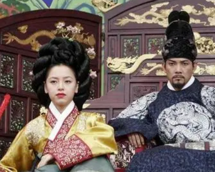 朝鲜历代君王及王后简介，第一个君王是谁？