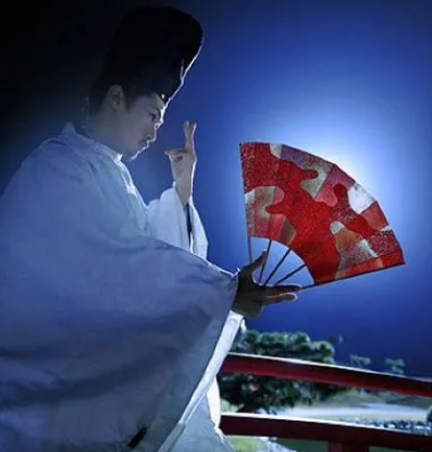 藤原道长与天皇家的关系是什么？双方存在怎样的联系？
