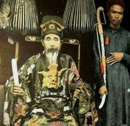 越南莫家王朝跟莫萱卿的关系怎样？莫萱卿地位怎么样？