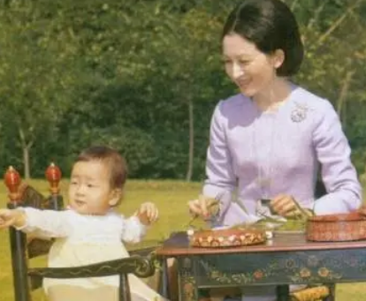  香淳皇后与美智子之间的关系怎么样？为什么会讨厌美智子？