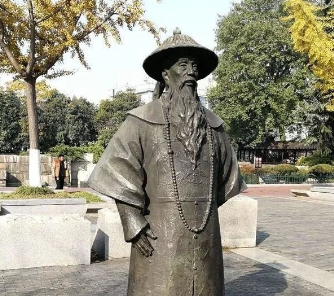 张廷璐为什么要出卖考题？他有何目的？
