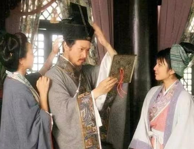 苏轼的妻妾王弗、王闰之和王朝云，三人是什么关系？