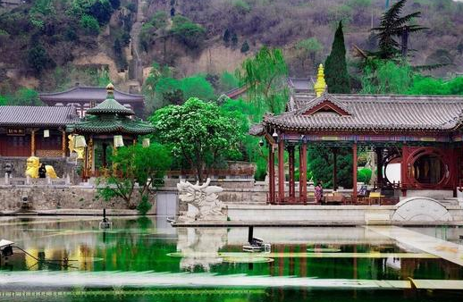 华清宫创作于何时？吴融为什么会写这首诗？