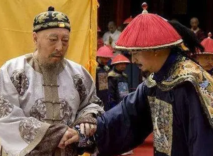 尹嘉铨与乾隆的关系怎样？双方是怎么相识的？