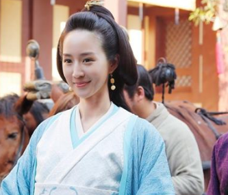 柏灵筠是谁的女儿？他的父亲是谁？