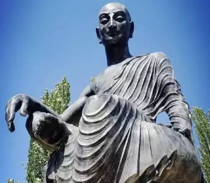 佛图澄和鸠摩罗什分别是什么时期的？哪个时期更早？