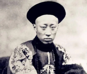 载垣与咸丰是什么关系？他们有什么联系？