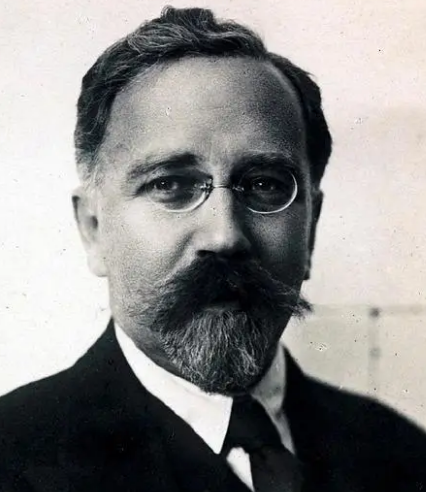 季诺维也夫的介绍，人生故事是什么样的？