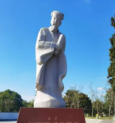 言子的人物关系是什么？家庭背景是什么样的？