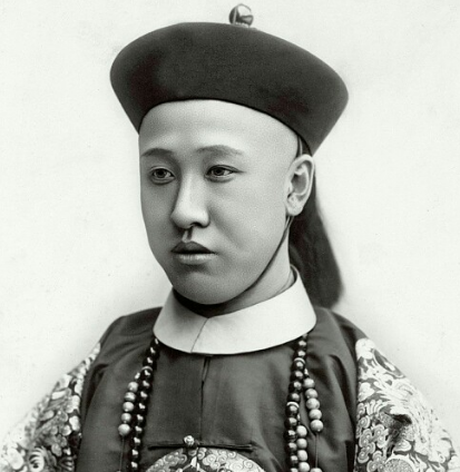 爱新觉罗·载沣和光绪的关系如何？有什么争议的地方？