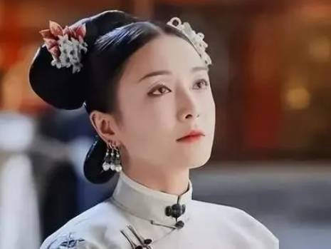  富察氏与康熙和乾隆之间有关系吗？是什么关系？