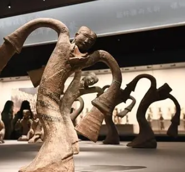  张闿为什么会投奔袁术？原因是什么？