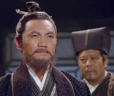 程婴与范的友情如何？两人怎么相识的？
