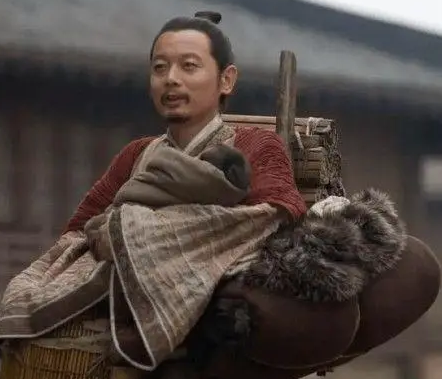 程婴与赵氏孤儿的成长经历如何？背景是什么样的？