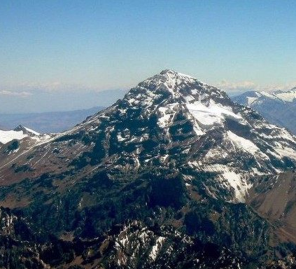 最高的岛上山峰是什么？海拔高度有多少？