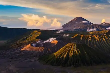拥有活火山最多的国家是哪个？主要特点是什么？