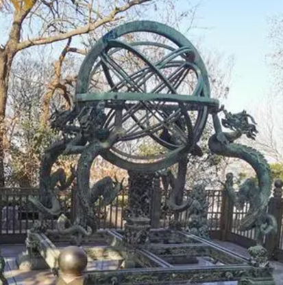 世界上第一台用水力推动的大型天文仪器是什么？设立理念来源什么地方？