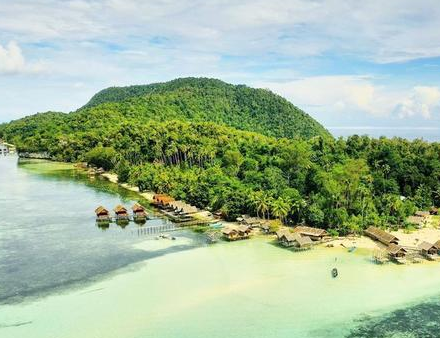 最大的群岛国家叫什么？一共有多少个岛屿？