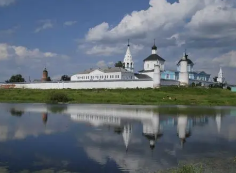  世界上跨经度最广的国家是哪个国家？横跨了多少经度？