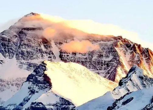  世界上完全属于某国的最高峰是什么样的？叫什么名字？