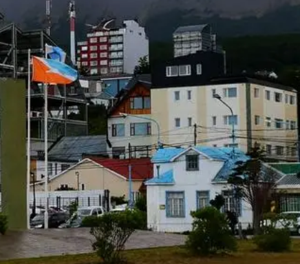 最南的城市地理位置在哪里？气候特点是什么？