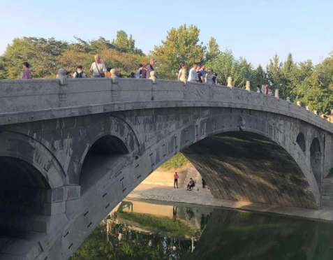 最早的石拱桥名字叫什么？距今多少年历史？