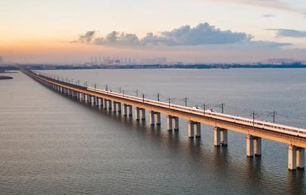 最长的桥梁叫什么？位于什么城市？