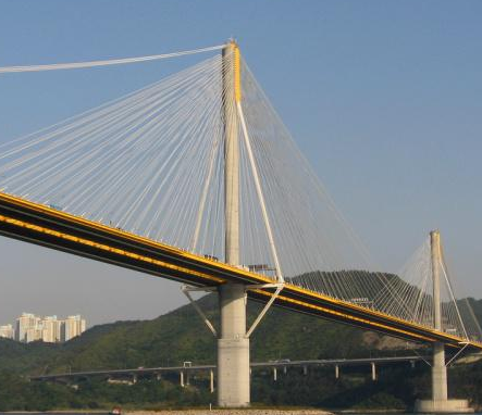 最长的三塔式斜张桥在什么地方？全长多少公里？