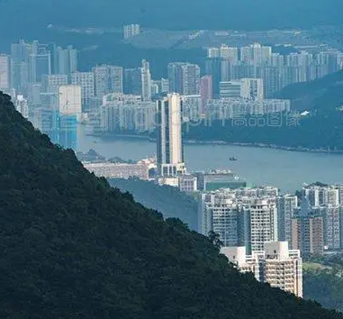  世界上拥有最多领事馆的城市是什么地方？一共有多少个领事馆？