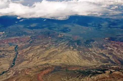  最早成立的国家公园是什么样的?成立的时间是什么时候？